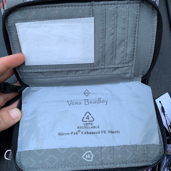 NWT Vera Bradley 3 in 1 Crossbody (also can be a wallet or wristlet) brand new - Picture 4 of 6